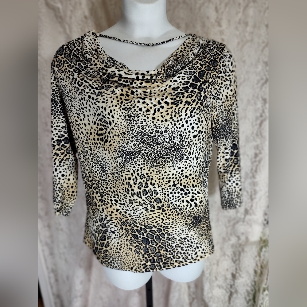 Apostrophe Leopard knit Top  NWOT